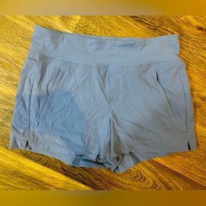 Athleta Women’s Trekkie North Short size 8